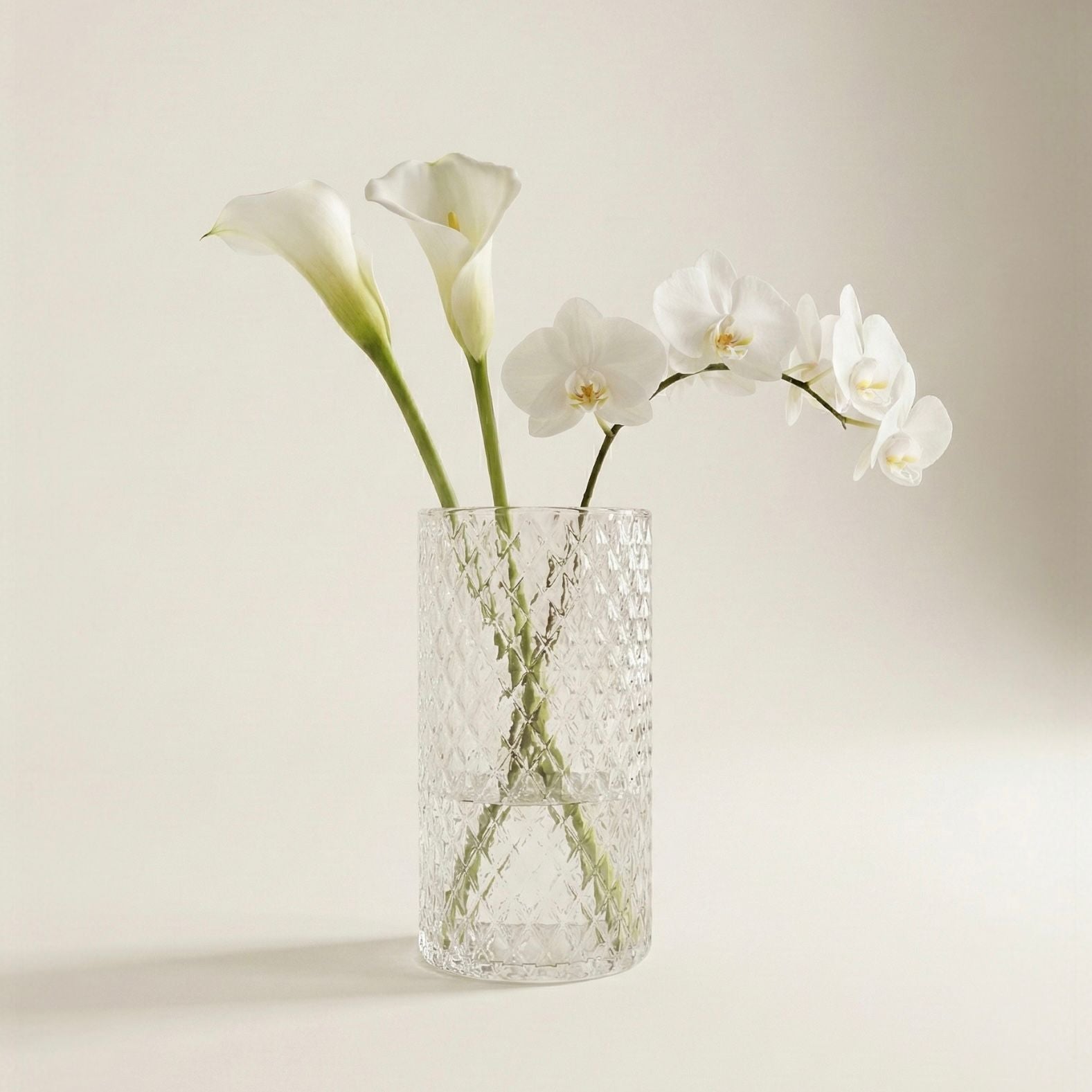 Serrana Glass Cil handmade vase 20x10cm — cylindrical bubble-texture handmade glass for long-stem flowers and decor