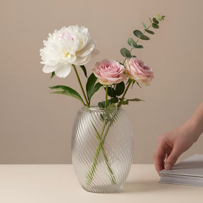 Serrana Glass Spiral handmade vase 26cm — oval spiral-detail handmade glass, 26cm x 17cm, for floral arrangements